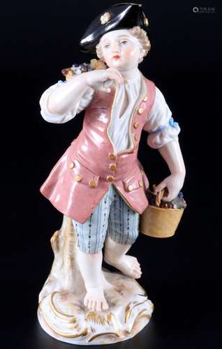 Meissen gardeners child with wine basket 1st choice, knob ma...