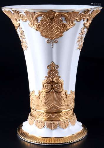 Meissen splendor vase gold staffed relief, Prunkvase goldsta...