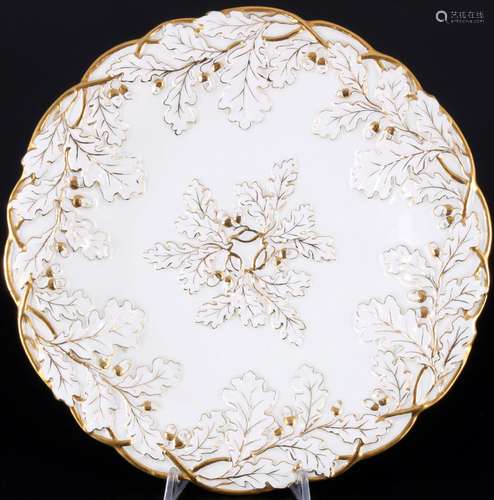 Meissen splendor plate with oak leaves, knob mark, Prunktell...