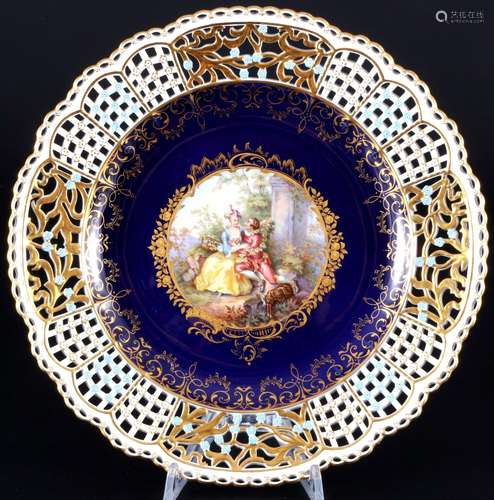 Meissen splendor plate with love scenery 1st choice, knob ma...