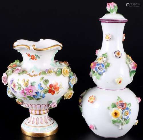 Meissen 2 small splendor vases with blossoms 1st choice, kno...