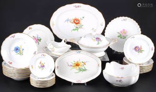 Meissen Flowers extensive dinner service for 8 persons 1st c...