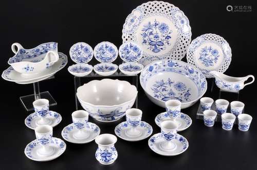 Meissen Onion Pattern 24-piece porcelain, 24-teiliges Porzel...