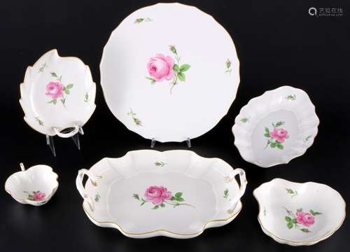 Meissen Red Rose cake dish and 5 bowls, Tortenplatte und 5 S...