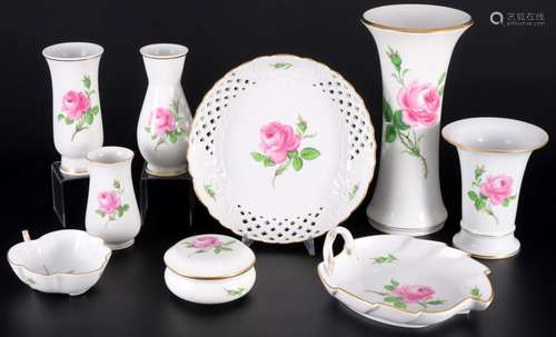 Meissen Red Rose 5 vases 3 bowls and lidded box, Vasen Schal...