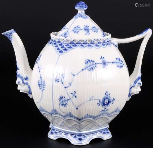 Royal Copenhagen Musselmalet Full Lace tea pot 1119, Vollspi...