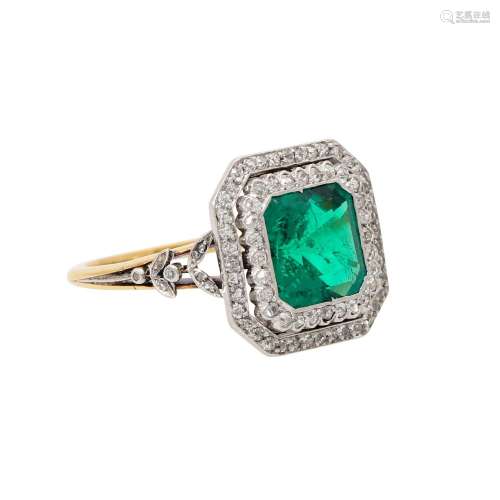 Ring mit Smaragd von intensivem, klaren Grün, ca. 2,2 ct,