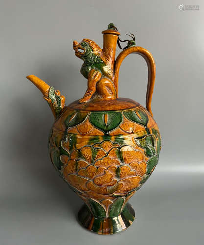 Chinese yellow and green glazed pot