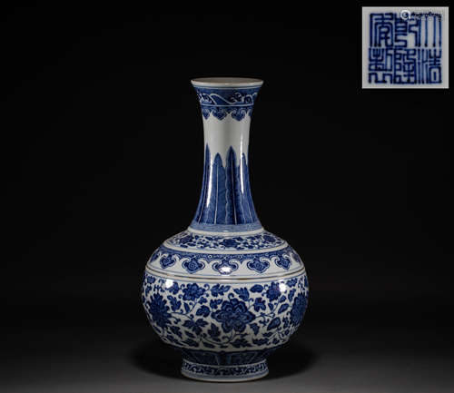 Chinese Qing Dynasty blue and white vase appreciation