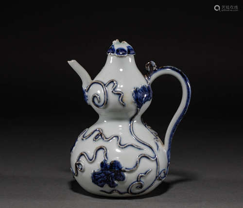 Chinese Ming Dynasty blue and white pot