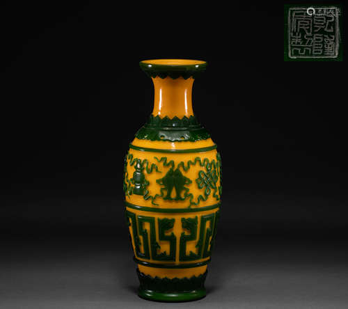 Chinese Qing Dynasty glass bottle