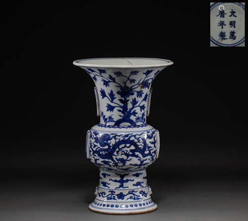 Chinese Ming Dynasty blue and white gu