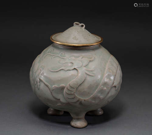 Chinese Yue kiln three-legged pot