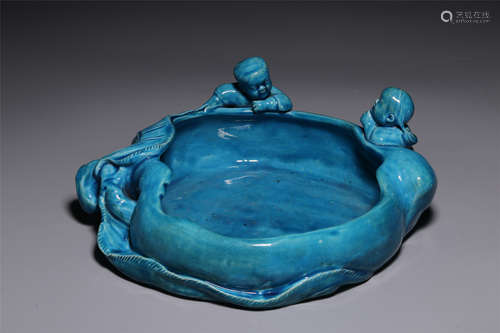 In the Qing Dynasty, blue glaze Tong Zi was washed for his b...