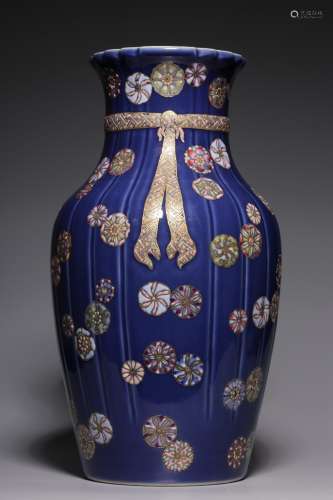 Qing Dynasty blue glaze pastel group pattern pack bottle