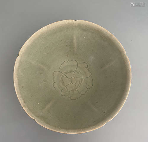 Chinese Yue Kiln celadon plate