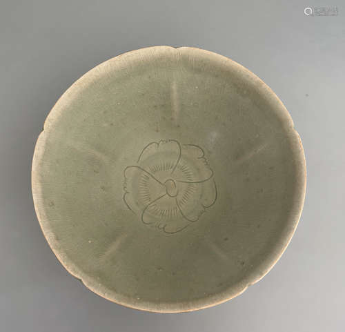 Chinese Yue Kiln celadon plate