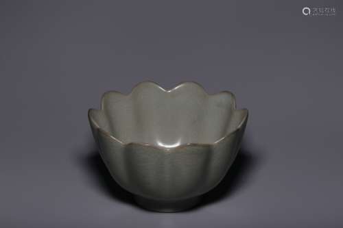 Ru kiln lotus bowl