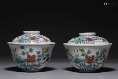 Qing Dynasty, a pair of bucket color flower pattern lid cups