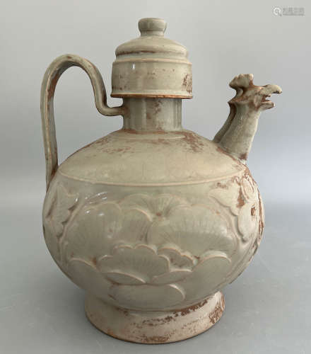 Chinese Yue Kiln handle pot