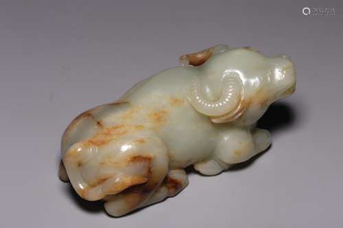 In the Qing Dynasty, Hetian jade lying Niu Zhen paper orname...