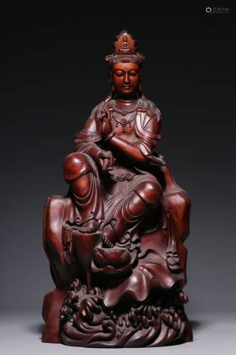 In the Qing Dynasty, boxwood is a sitting statue of Guanyin
