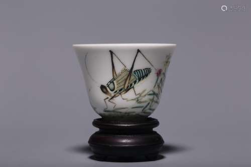 Qing Dynasty pastel flower worm small cup