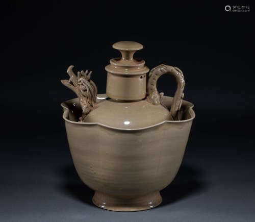 Yue Kiln warm wine pot of the Five Dynasties of China