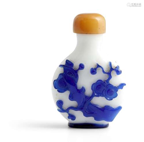 A CHINESE BLUE-OVERLAY WHITE GLASS SNUFF BOTTLE QING DYNASTY...