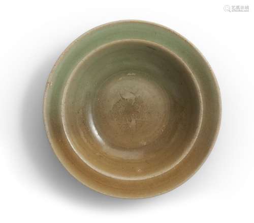 A CHINESE LONGQUAN CELADON BOWL SOUTHERN SONG DYNASTY (1127-...