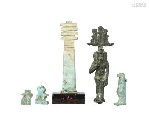 Lot de petits 5 objets de l`Egypte antique, comprenant :  4 ...