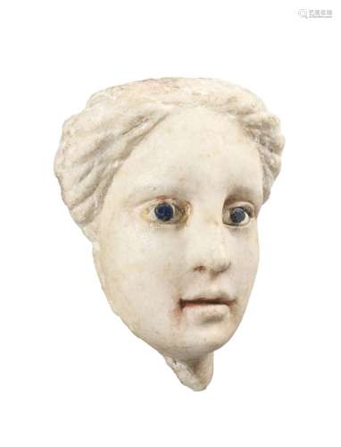 Tête féminine en marbre blanc sculpté, IIe s. av. - IIe s. a...