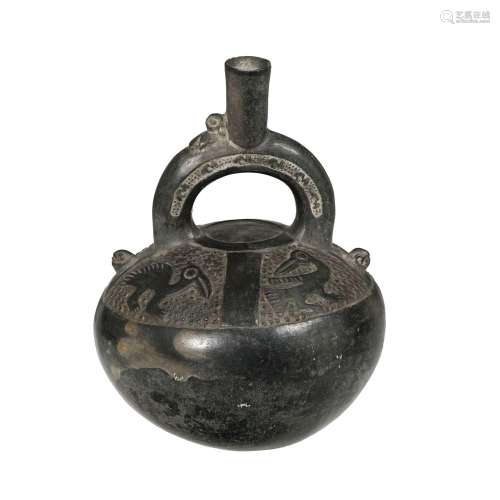 Vase gourde lenticulaire en terre cuite noire, culture Chimú...