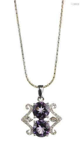 *Pendentif serti de deux améthystes taille brillant (env. 2 ...