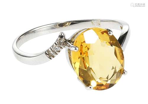 *Bague sertie d'une citrine taille ovale (env. 1,6 ct) épaul...