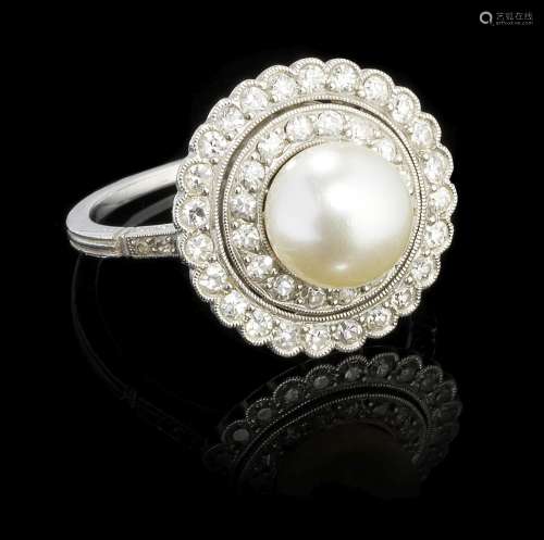 Bague sertie d'une perle blanche (D env. 7,5 mm) dans un dou...
