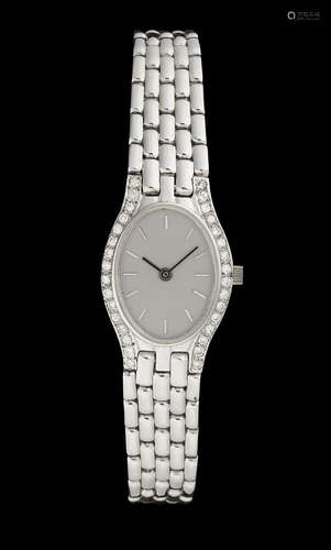 Montre-bracelet ovale à quartz sertie de diamants<br />
Cadr...