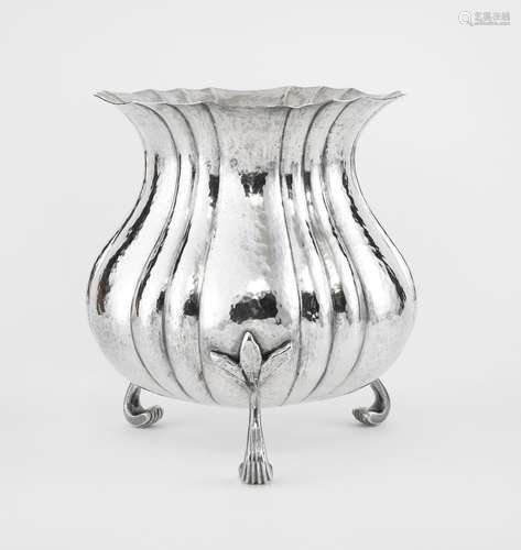 Vase tripode<br />
Marangoni