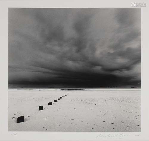 Michael Kenna (1953)<br />
A l'aube St Malo, France, tirage ...