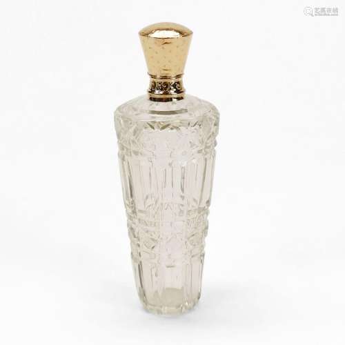 Flacon à parfum, XIXe s<br />
Cristal et or, H 9 cm