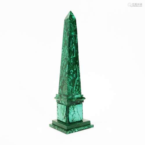 Obélisque<br />
Malachite, H 25 cm