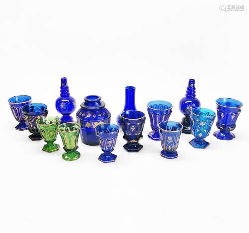 Collection de verres bleus<br />
Bohème et autres, XIXe s, v...