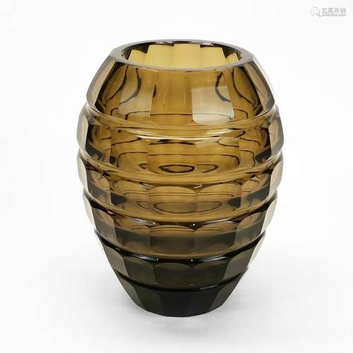 Vase à anneaux facettés, signé Daum Nancy France<br />
Verre...