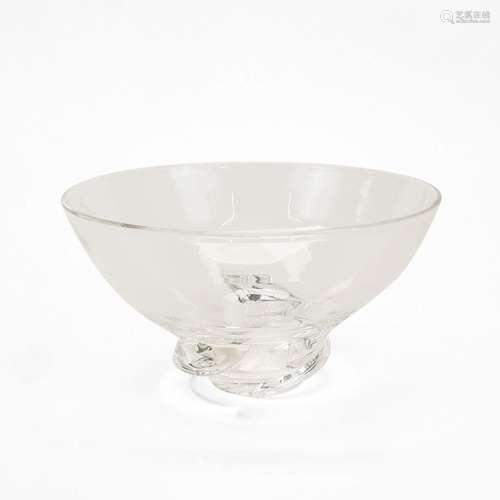 Coupe signée Lalique France<br />
Verre, D 18 cm