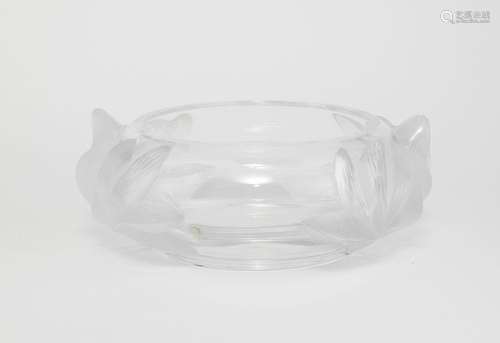 Coupe signée Lalique France<br />
Verre moulé pressé, D 29 c...