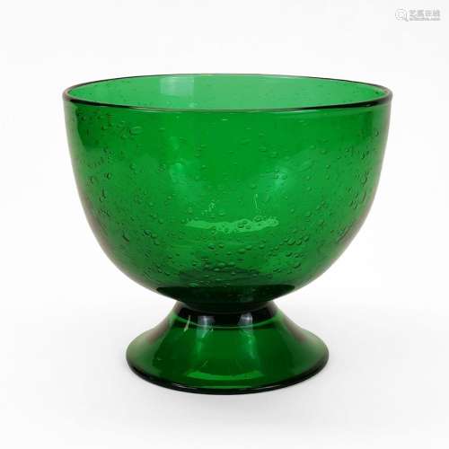 Vase Empoli<br />
Verre teinté vert, H 22 cm