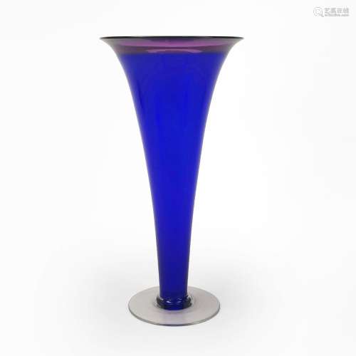 Philip Baldwin & Monica Guggisberg<br />
Vase bleu, verr...