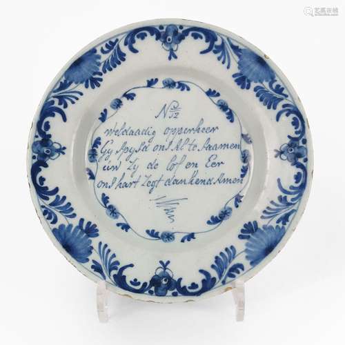 Assiette,  Delft à motif de rinceaux<br />
Faïence, D 23 cm