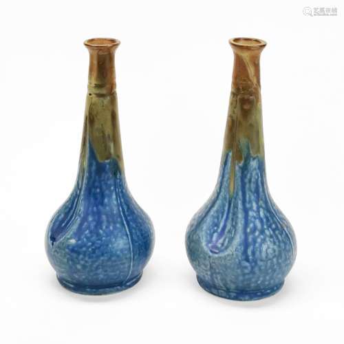 Paire de vases d'époque Art nouveau<br />
Grès émaillé, H 19...