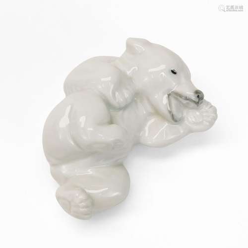 Ours, Royal Copenhague<br />
Porcelaine, L 10 cm